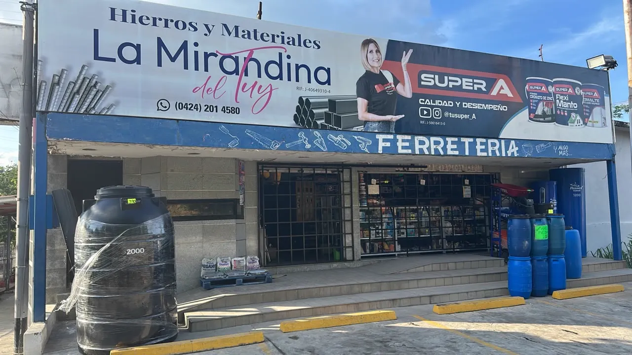 Fachada de la ferretería